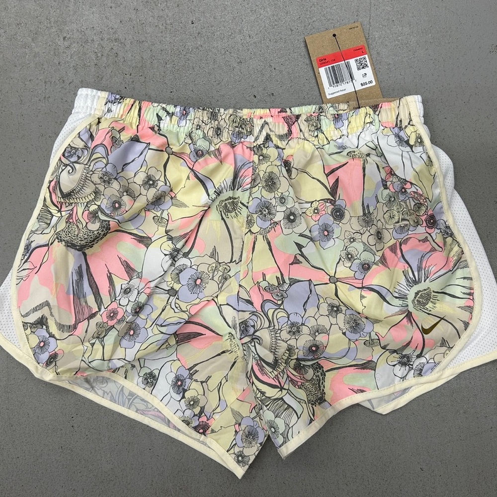 Nike girls shorts NWT